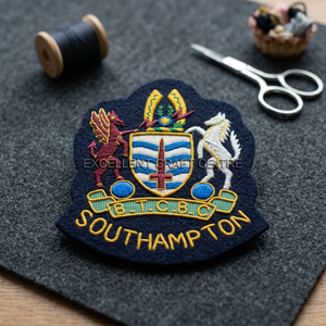 Écusson brodé de Southampton à coudre, badge en tissu de forme irrégulière, design classique pour vêtement - Product Image 3