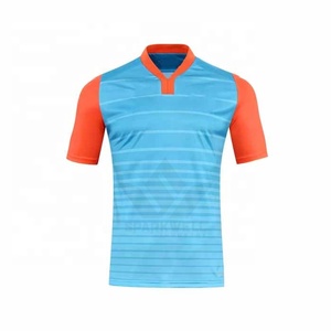 เสื้อวอลเลย์บอลชายสีดำชมพูฟ้าแบบซับลิเมชั่น แขนสั้น คอวี ระบายเหงื่อได้ดี ลายพิมพ์เรขาคณิต ทรงแอธเลติก - Product Image 4