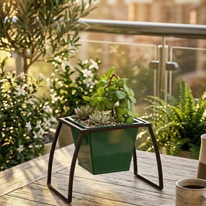 Magnifique jardinière décorative en métal de grande taille, de couleur gris foncé, faite à la main, avec des motifs floraux et de jardin en relief - Product Image 1