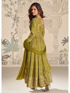 Vestido Anarkali de Diseñador Sayuri Sakshi, Listo para Usar, en Seda Chinnon, Compre Directamente del Proveedor a Precio de Mayoreo - Product Image 4