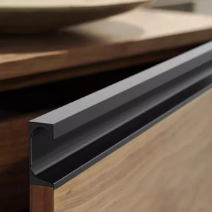 Profilé en aluminium pour poignées encastrées intégrées aux portes de placards à rebord surélevé, aluminium extrudé de précision - Product Image 1