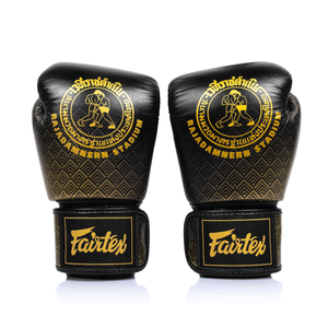 Gants de boxe Fairtex bleu marine et or, logo du stade Rajadamnern, fermeture auto-agrippante, cuir véritable, respirants, pour adulte - Product Image 5
