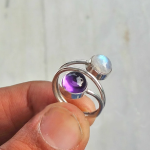Bague ajustable en argent avec améthyste, bijou artisanal en pierre précieuse violette pour filles - Product Image 1