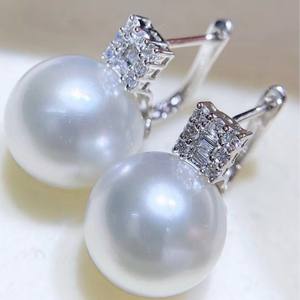 Boucles d'oreilles en argent pur importé avec des perles blanches naturelles de 8,5 à 9 mm, parfaitement réelles, incrustées de beauté parfaite - Product Image 2