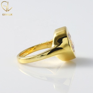 Anillo de Compromiso Solitario con Moissanita de Corte Radiante Cuadrado |   Anillo de Boda de Oro de 14K con Engaste de Bisel - Product Image 4
