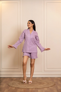 ชุดเซ็ตผ้าฝ้ายพิมพ์ลายบล็อกสำหรับผู้หญิง |   เสื้อเชิ้ตแขนยาวติดกระดุมและกางเกงขาสั้นระบายชาย |   ชุดลำลองสองชิ้นสำหรับผู้หญิง - Product Image 4