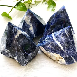 Fournisseur en gros de cristaux de pierre d'agate naturelle Point de jaspe rouge Cristaux polis Tour de pierre semi-précieuse Artisanat Pierre brute - Product Image 2