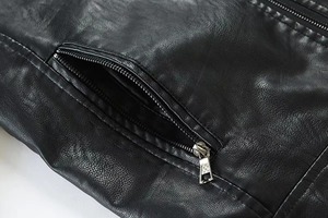 Blouson moto en cuir noir pour homme, col montant, fermeture éclair, coupe ajustée, couleur unie, manches classiques, idéal pour l'automne - Product Image 5