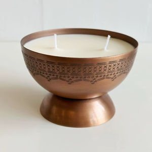 Portavelas metálico para decoración de mesa moderna que agrega un brillo sofisticado y un acento decorativo elegante. - Product Image 1