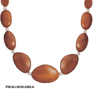 Collier artisanal en bois de longueur opéra : Formes de bonbons variées avec entretoises en résine blanche et finition cirée - Product Image 2