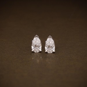 Diseño Moderno de Lujo en Oro Blanco de 14k y 2 Quilates Pendientes de Diamantes Naturales con Certificación IGI, Chapados en Rodio, Corte Brillante - Product Image 1