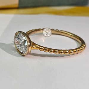Anillo de Compromiso de Tres Piedras con Diamante Ovalado Cultivado en Laboratorio de 4TCW en Oro de 14K, Certificado IGI, Joyería Nupcial de Lujo para Mujer - Product Image 1