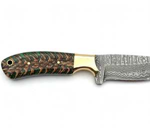 Cuchillo utilitario compacto de acero de Damasco hecho a mano, mango de resina de piña, pomo de latón, funda de cuero estampado para cinturón - Product Image 3
