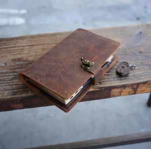 Funda de cuero personalizada para Biblia, con grabado, para editoriales de arte cristiano, regalo cristiano con cierre de seguridad. - Product Image 1