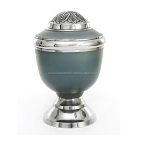 Urnas de cremación de latón de alta calidad y forma única con pulido de grabado y urnas funerarias de metal con acabado azul azulado - Product Image 1