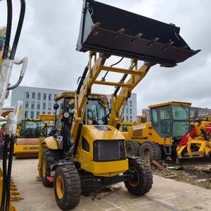 Chargeuse-pelleteuse industrielle JCB conçue pour les travaux d'excavation, de creusement de fossés, de chargement et de préparation de chantier, offrant une excellente stabilité - Product Image 4