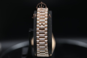 Montre en diamant moissanite de haute qualité pour mariages, fêtes et occasions spéciales, disponible à un prix abordable en provenance d'Inde - Product Image 4