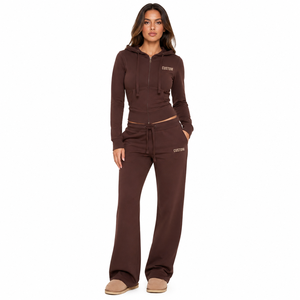 Conjunto Deportivo Coordinado para Mujer en Color Marrón Chocolate, Sudadera con Cierre y Pantalones Deportivos Acampanados, Proveedor de Ropa Deportiva Personalizada OEM - Product Image 1
