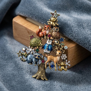 Spille da bavero smaltate natalizie personalizzate, distintivi in metallo con <span class=keywords><strong>casa</strong></span> di pan di zenzero e orso polare, regali per amici - Product Image 1