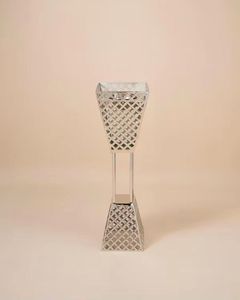 Ensemble de supports géométriques modernes en argent, motif en treillis, base carrée, artisanat élégant et artistique, style contemporain pour la maison et le bureau - Product Image 4