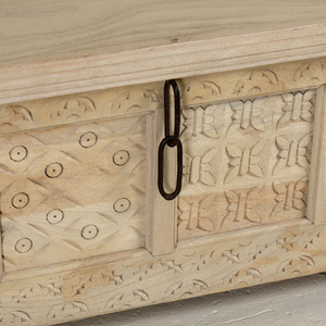 Mesa de Centro Moderna para Sala de Estar, Estilo Caja de Madera de Mango, con Paneles Tallados a Mano, Acabado Natural Lijado con Arena - Product Image 6