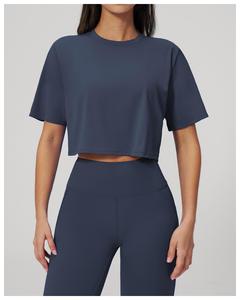 T-shirt de sport personnalisé à séchage rapide pour femme, avec logo, coupe ajustée, estampage à chaud, sensation nuage, idéal pour la course et le yoga - Product Image 1