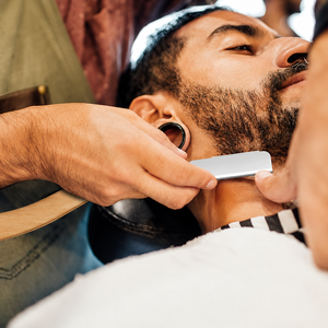Navaja de Afeitar Recta Vintage Luminex Impex con Mango de Concha de Abulón y Acero al Carbono, Lista para Usar en Barberías y Salones - Product Image 5