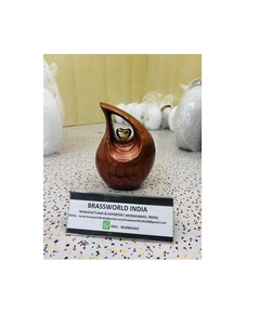 Urna Funeraria de Metal en Forma de Lágrima, Artesanía India Brassworld, Color Marrón, Diseños Personalizables, Artículos Funerarios - Product Image 1