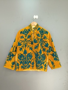 Elegante Chaqueta de Terciopelo para Mujer con Bordado Floral, Cuello Mao, Manga Tres Cuartos, Abrigo de Invierno - Product Image 5