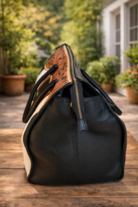 กระเป๋าเดินทางหนังวัวแท้ลายตะวันตกพร้อมดีไซน์แกะสลักด้วยมือ – กระเป๋าสะพายไหล่สไตล์วินเทจสำหรับวันหยุดสุดสัปดาห์ - Product Image 2