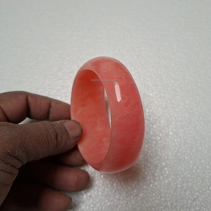 Bracelets ronds uniques en résine faits à la main avec des motifs luxueux et accrocheurs pour une touche artistique par UNIQUE CRAFT INDIA - Product Image 1