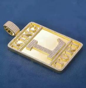 Pendentif personnalisé en forme de plaque militaire avec moissanite véritable ronde de 4 carats, plaqué or jaune 14 carats - Product Image 1