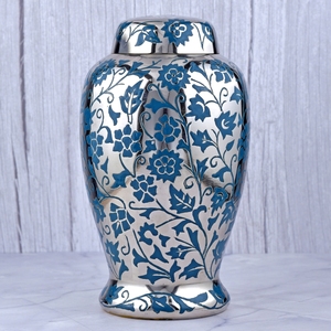 Urna funeraria de latón floral negra y dorada para adultos con superficie brillante para cenizas humanas, urna conmemorativa y de entierro. - Product Image 4