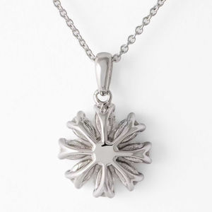 Collar con Colgante Floral de Diamante Cultivado en Laboratorio de Corte Radiante de 0.10ct, Engastado en Oro Blanco de 14K con Cierre de Langosta, Joyería de Lujo para Mujer - Product Image 2