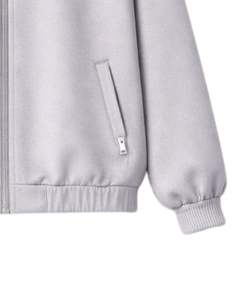 Conjunto deportivo informal de dos piezas para mujer, color gris claro, con chaqueta con cremallera y pantalones tipo jogger, con ribete en contraste negro. - Product Image 5