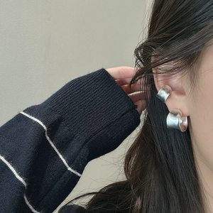 Clip d'oreille en argent sterling S925, style coréen, mode japonaise, style Matsumoto Huinai, bijou d'oreille simple et tendance. - Product Image 4