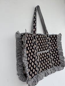 Sac fourre-tout bohème en coton avec motif floral, bordure à volants, longues poignées, ouverture zippée, idéal pour le shopping, les voyages, la plage, toutes saisons - Product Image 3