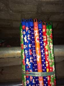 Palo de Arte de madera recubierto de PVC para limpieza del hogar escoba y recogedor a precio económico - Product Image 2