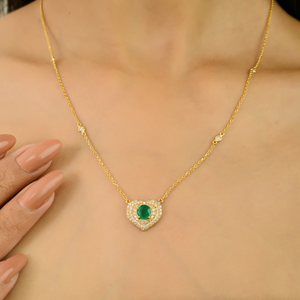 Collar con Colgante de Corazón con Triple Grupo de Esmeraldas y Diamantes de Alta Calidad, Oro Amarillo Real de 18K, Joyería para Mujer - Product Image 2