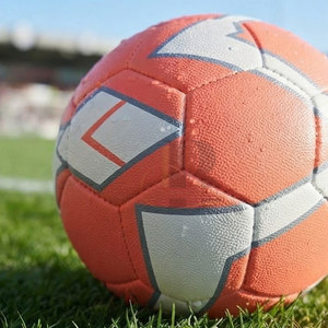 Ballon de football cousu main de qualité supérieure, léger, écologique, durable, pour matchs, entraînements et pratiques sportives en extérieur au quotidien - Product Image 6