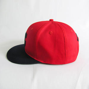 WARPRO INDUSTRY Gorra Unisex Roja de 6 Paneles Ajustable con Cierre a Presión, Panel Frontal Negro con Serigrafía, 100% Lona de Algodón, Gorra Casual - Product Image 2
