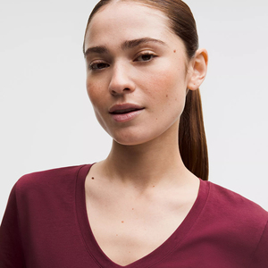 Camisetas de Mujer con Cuello en V, Manga Corta, Dobladillo Curvo, Tops de Algodón de Alta Calidad, Estilo Ajustado - Product Image 4