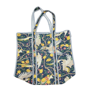 Sac fourre-tout en coton fait main, imprimé au bloc artisanal, bleu, avec fermeture éclair, motif floral brodé, couleurs bleu et blanc, collection Printemps - Product Image 1