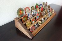 Présentoir et support en bois Art Déco fait main de haute qualité pour pièces de collection, idéal pour la décoration intérieure et l'organisation de bureau