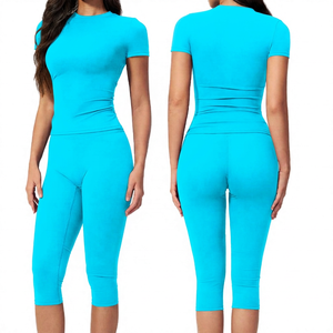 Ensemble de yoga 2 pièces pour femme, haut à manches courtes et pantalon taille haute mi-mollet, en Spandex et Polyester, col rond - Product Image 3
