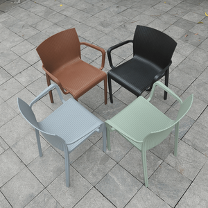 Silla de Plástico Moldeado Sólido con Brazos, Versión Negra - Una Elegante y Colorida Silla de Jardín - Product Image 3