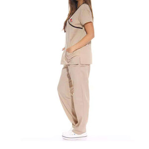 Uniformes Médicos Modernos de Tela Flexible y Ajuste Cómodo para Turnos Intensos, Rendimiento Duradero, Uniforme de Hospital - Product Image 2