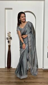 Sari de seda Rangoli con lentejuelas, bordado Dori y pedrería, con blusa de seda Banglori - Product Image 2