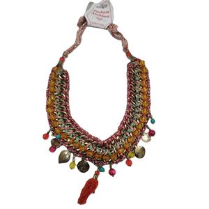 Collar de Resina Artístico - Diseño Moderno Hecho a Mano, Color Personalizable y Alta Calidad para Uso Diario - Product Image 1