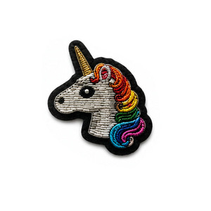 Badge brodé de luxe en forme de bouclier avec perles, motif couronne en lingots d'or, à coudre, taille et impression personnalisées, fabricant - Product Image 3